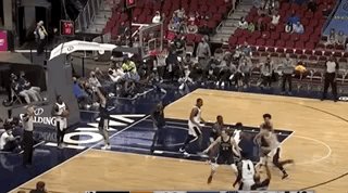 世界杯客户端升级说明-曾凡博G联赛首秀从防守做起 渡边雄太是他的榜样