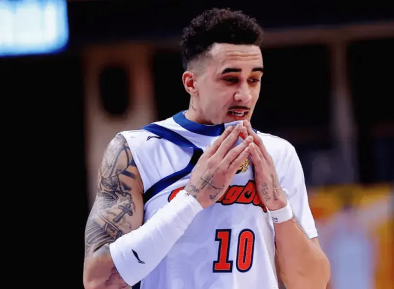 世界杯客户端升级说明-奎因全场18中6，三分6中0得到14分2篮板6助攻2抢断1盖帽