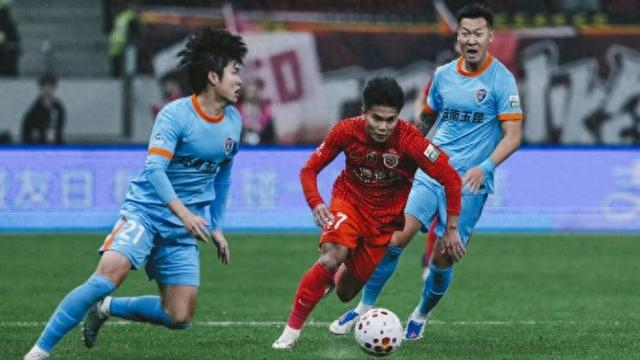 世界杯高清赛事直播入口-重庆铜梁龙、辽宁铁人领跑积分榜，今年中超，轮到申花海港玩“逆袭”？|联赛|上海申花|上海海港|成都|蓉城_新浪新闻